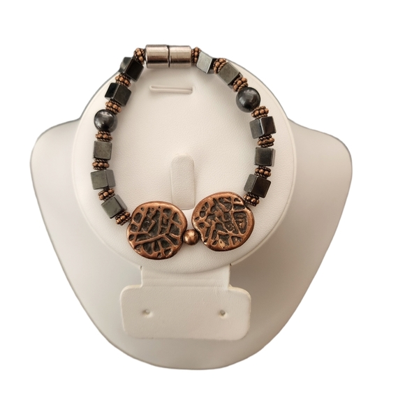 Textured Disc Beaded Metal Bracelet - Picture 1 of 3